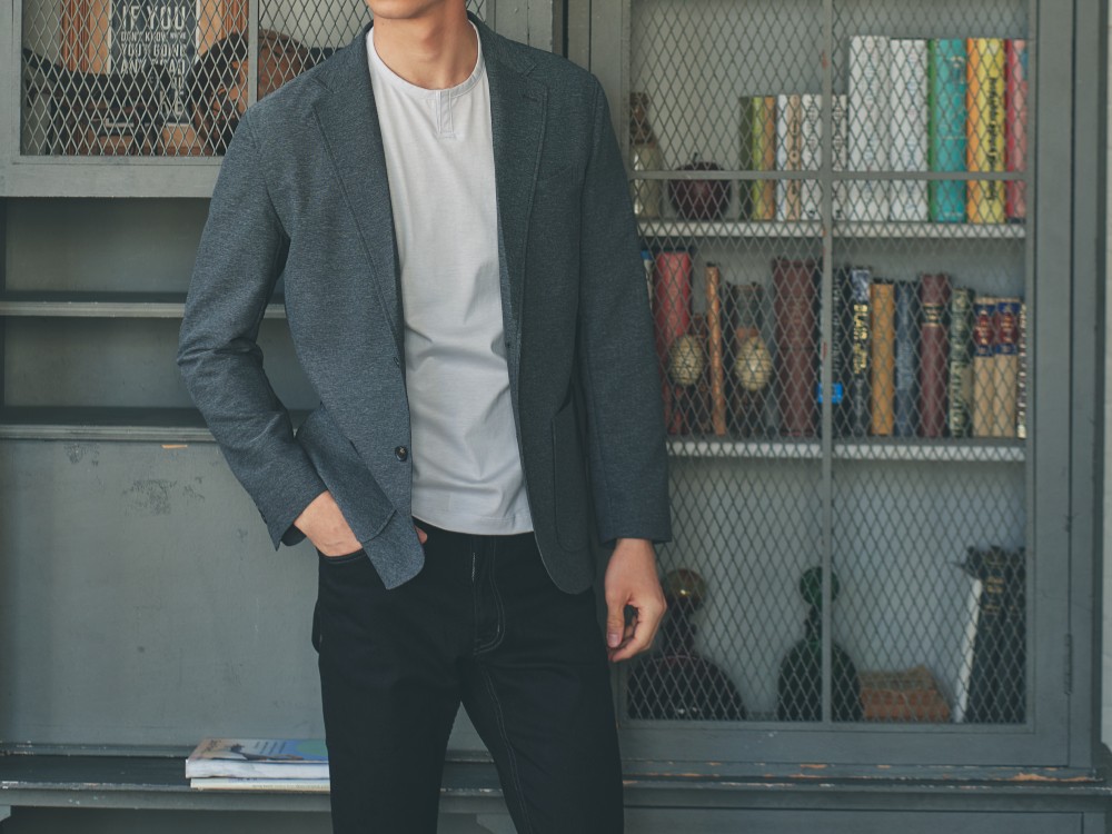 軽いアウター×半袖インナーでおしゃれに快適に秋を過ごそう